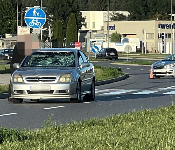 Poważne obrażenia dwóch potrąconych na al. Kwiatkowskiego pieszych -100467