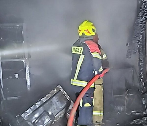 Pożar w Goleszowie. Gasiło kilka zastępów-100896