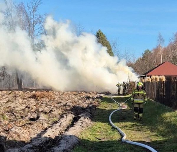 Pożar w Sarnowie. Gasiło kilka zastępów-102203