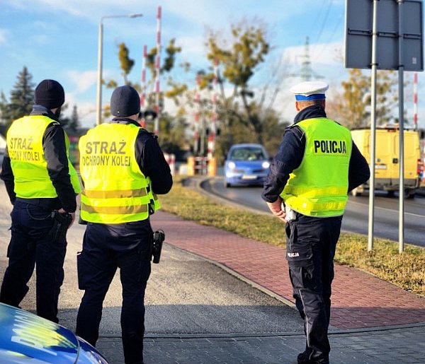 Straż Kolei i Policja pilnują mieleckich przejazdów-102272