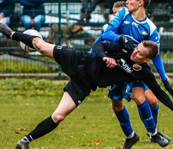 PIŁKARSKIE DERBY MIELCA: Smoczanka u Stali II-102290