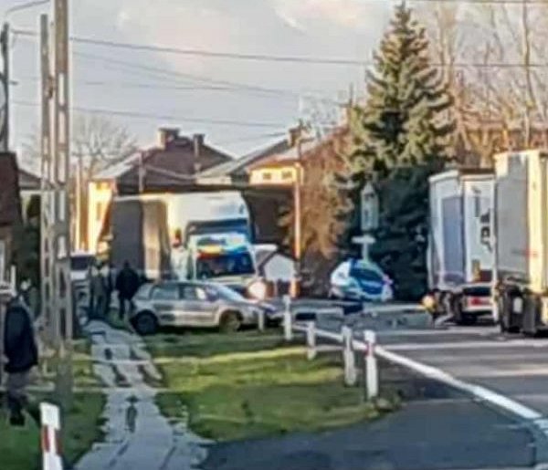 Czołowe zderzenie w Padwi. Trzy osoby w szpitalu-102416