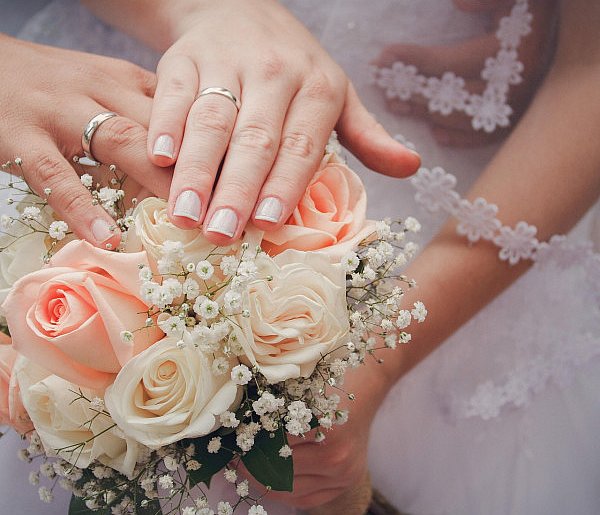 40 tys. zł za ślub i dziecko. PiS chce zachęcać do małżeństw i rodzicielstwa-102726