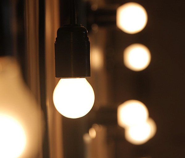 Rachunki za prąd pójdą w dół. Rząd usuwa opłatę doliczaną od lat-102866