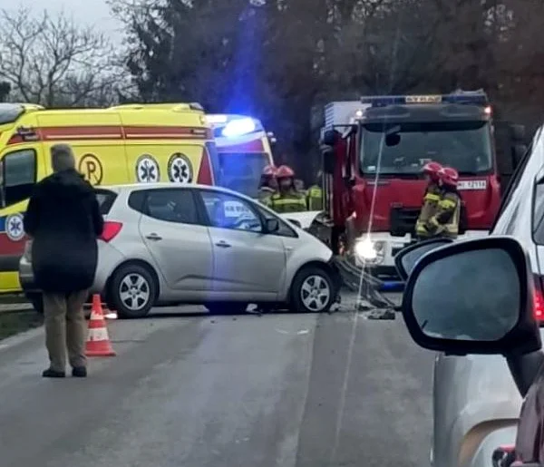 Wypadek w Złotnikach. Droga zablokowana-103221