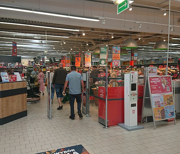 Pracownicy popularnej sieci mają dość. W południe zatrzymają pracę-103292