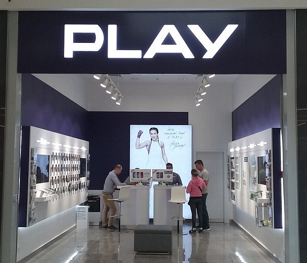 Potężna kara dla Play. Sieć ma zwrócić klientom pobrane środki-103310