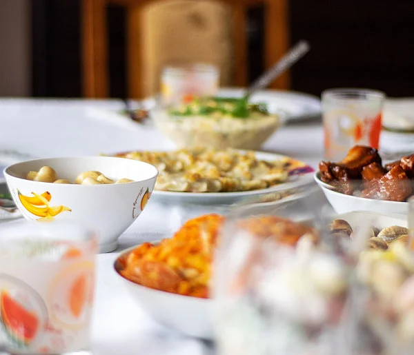 Polacy znów sięgną głębiej do kieszeni. Tyle wydają na świąteczne jedzenie-103451