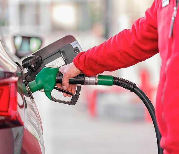 Nowy rok, droższe tankowanie. Państwo podnosi opłatę paliwową-103614