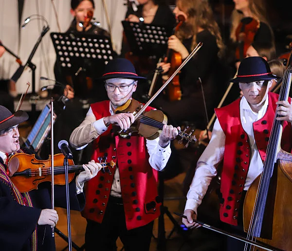 Koncert kolęd w Państwowej Szkole Muzycznej w Mielcu [FOTO]-103722