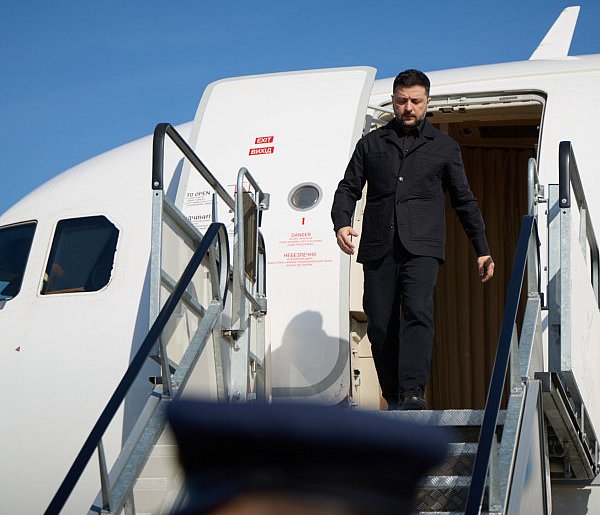 Samolot z prezydentem Ukrainy nad Mielcem-103921