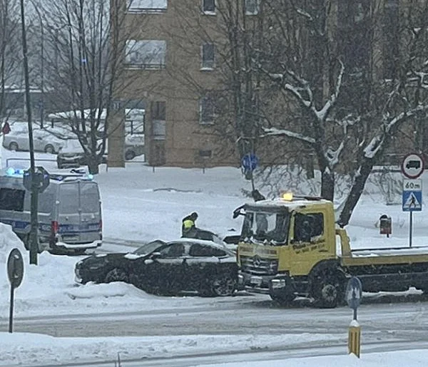 Zdarzenie drogowe w Mielcu, ranna kobieta w ciąży-104383