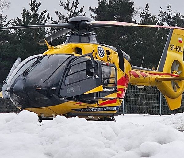 Transport 8-letniej dziewczynki śmigłowcem LPR