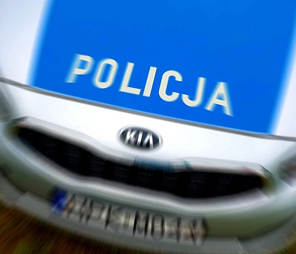 Kierowca mercedesa uciekał przed policją. Był poszukiwany