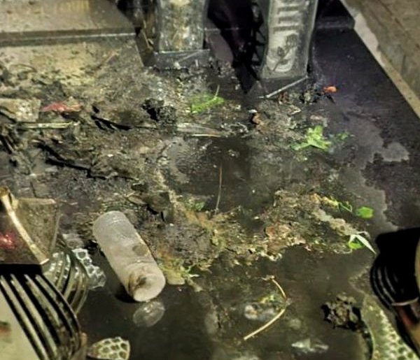 Strażacy gasili pożar... zniczy na grobowcu