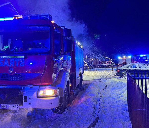 W nocy płonął duży garaż. Potężne straty