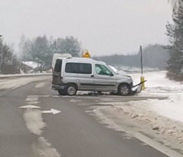 Wypadek na obwodnicy. Mężczyzna w szpitalu