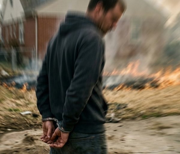 Groźby, podpalenie, wybite szyby. 27-letni mielczanin zatrzymany