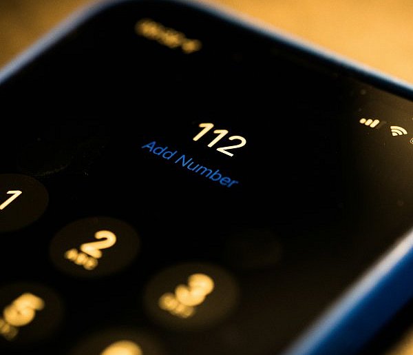 Kilkaset razy blokował numer alarmowy. 52-latek ujęty