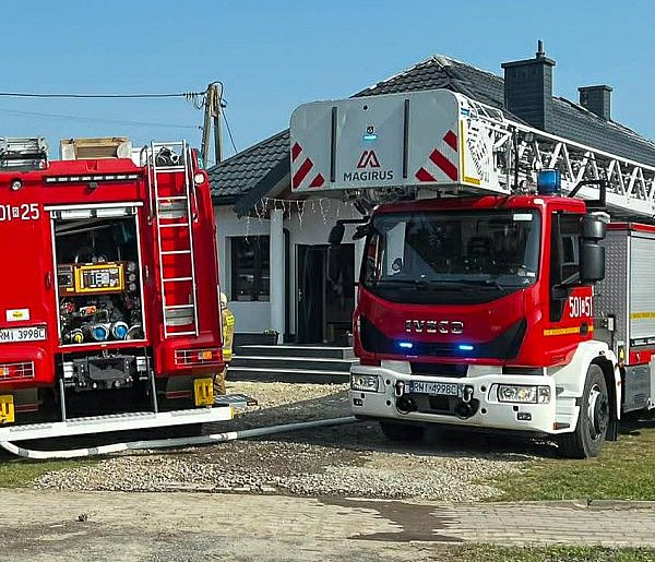 Pożar domu: dwudziestu strażaków w akcji [FOTO]