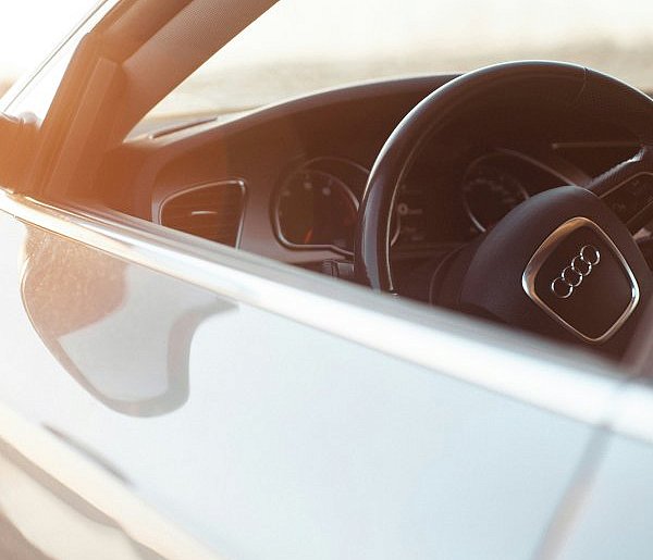 Za szybko na al. Kwiatkowskiego. Straciła prawo jazdy