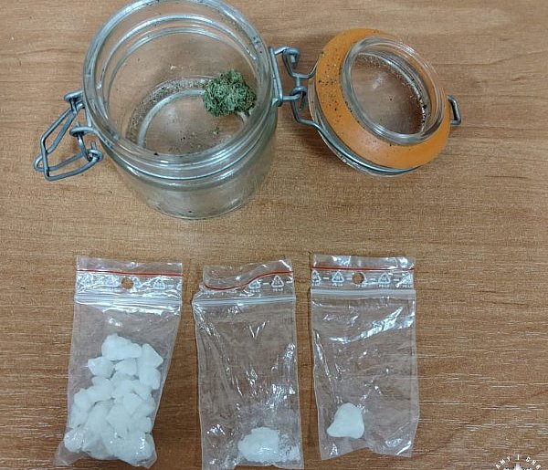 Mielczanie zatrzymani pod Połańcem. Narkotyki i brak upewnień