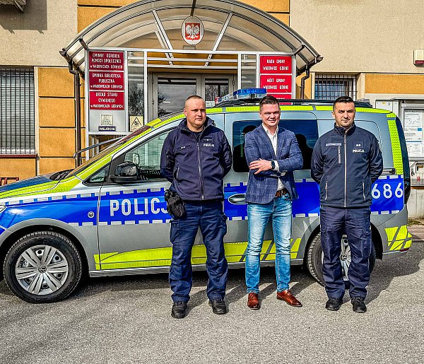 Nowy radiowóz dla policjantów z Wadowic