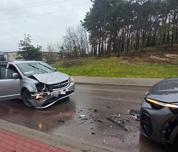 Czołówka na Królowej Jadwigi! Audi zderzyło się z Dodge’em