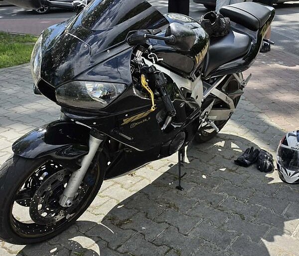 Motocyklista ze złamaną nogą po wypadku! [FOTO]