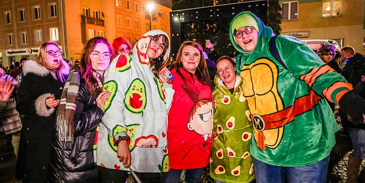 Setki Mielczan powitały 2026 rok na Placu AK [FOTO, WIDEO]