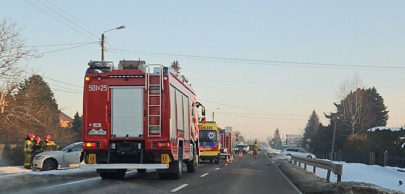 Wypadek na Wojsławskiej. Bus i dostawczak