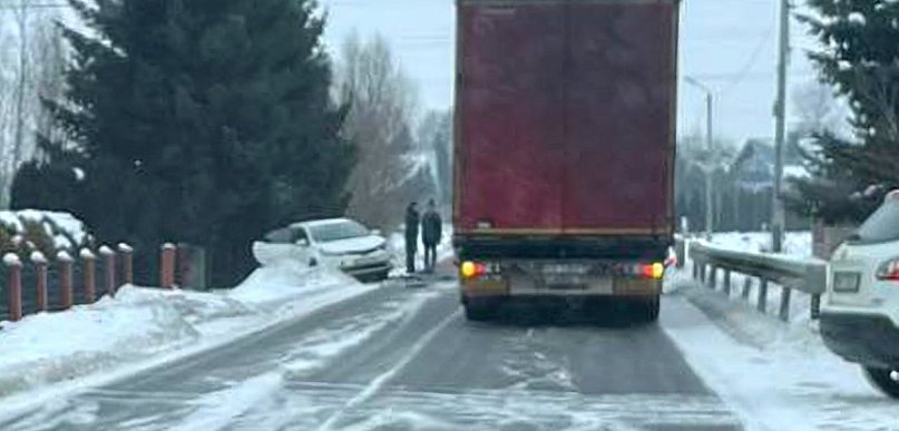 Wypadek w Rzędzianowicach! Dwie osoby poszkodowane!