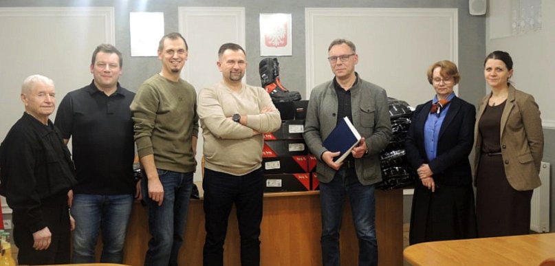 Strażacy ochotnicy otrzymali umundurowanie specjalne