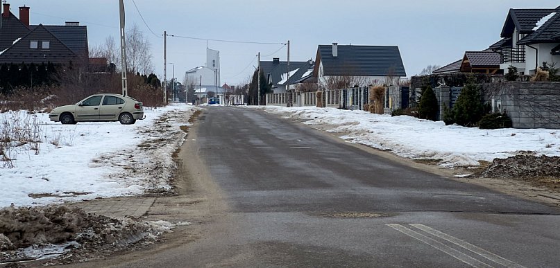Mieszkańcy z petycją. Chcą oświetlenia i chodnika