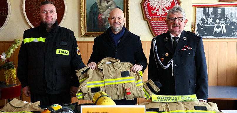 Nowy sprzęt trafił do OSP Rzochów