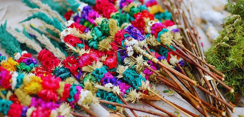 Rodzinne warsztaty palm wielkanocnych w GOK Grochowe