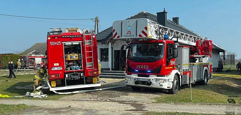Pożar domu: dwudziestu strażaków w akcji [FOTO]