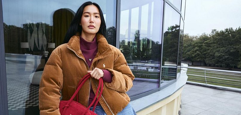 Czarne sneakersy damskie – uniwersalny wybór dla nowoczesnych kobiet. Z czym je łą