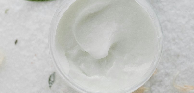 Dlaczego Aqua jest pierwsza w składzie kosmetyku i jakie to ma znaczenie