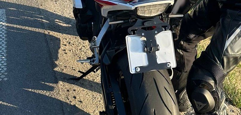 Miał obracaną ramkę rejestracji. Dostał wysoki mandat