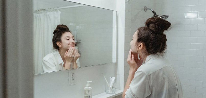 Płyn micelarny, olejek czy masło – czym najlepiej zmywać makijaż?