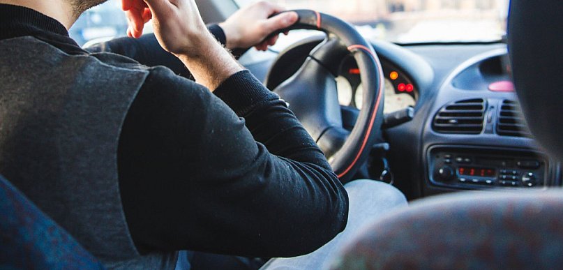 Ledwo zdobył prawo jazdy, a jechał prawie 150 km/h przez miasto