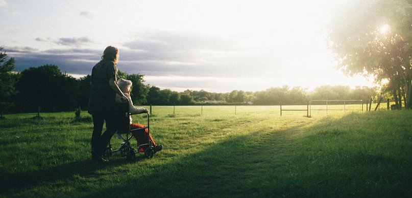 Dofinansowanie NFZ na zakup produktów chłonnych a reklamacja – jakie są zasady?