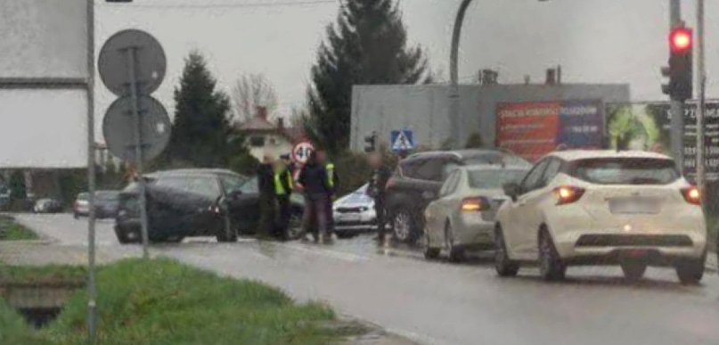 Zderzenie na skrzyżowaniu w Złotnikach. Utrudnienia