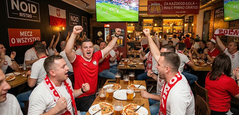 Mecz o wszystko! Strefa Kibica w bistro Hali MOSiR – darmowy napój za każdego gola