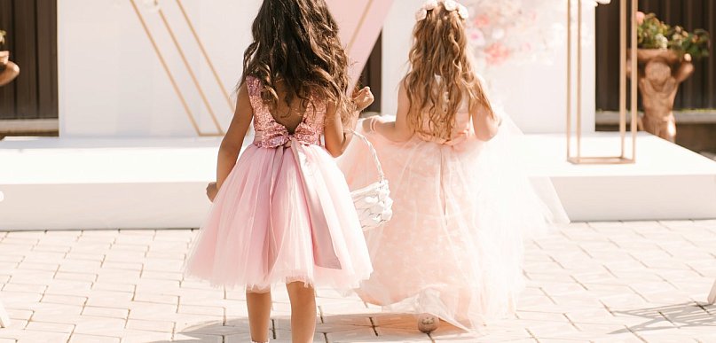 Jak dobrać sukienkę dla dziewczynki do wieku i okazji?