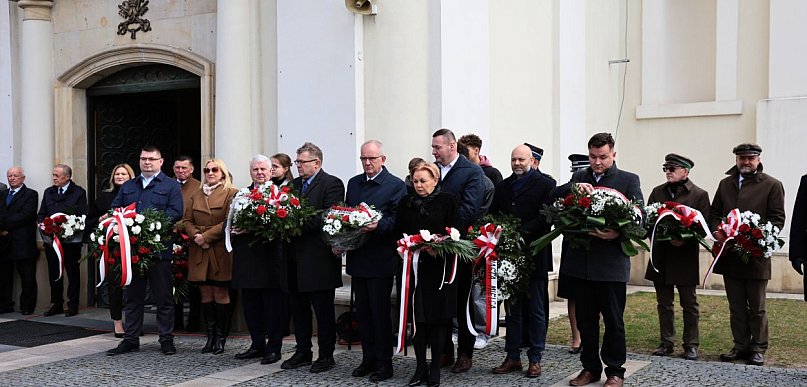 Mielec uczcił 16. rocznicę katastrofy smoleńskiej. „Pamięć wciąż nas łączy”