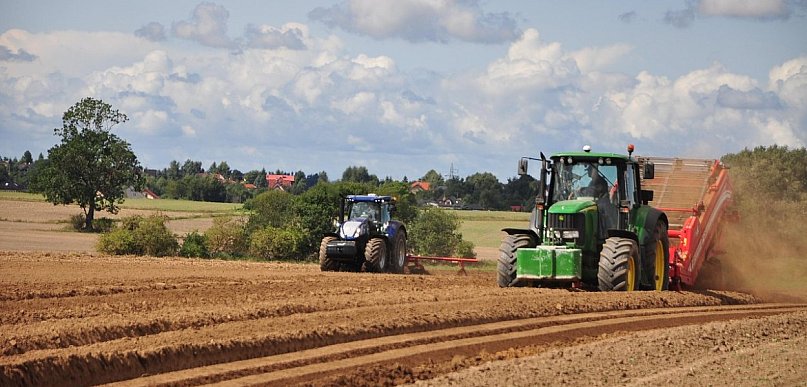 Kiedy trzeba ubezpieczyć maszynę rolniczą i jakie kary grożą za brak OC?