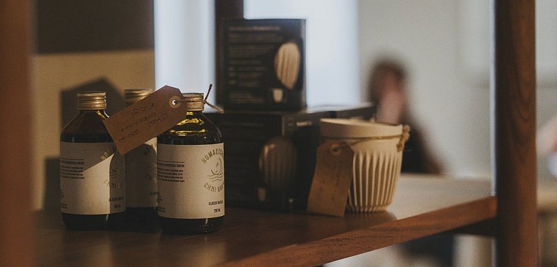 Jak personalizowane naklejki wspierają sprzedaż i budują rozpoznawalność firmy?