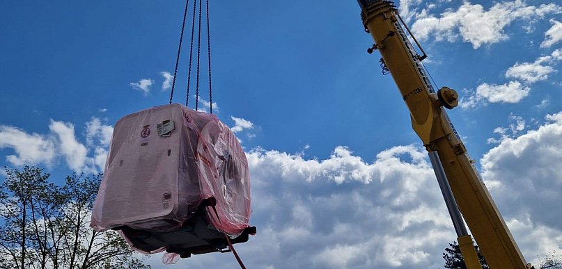 4,5-tonowy rezonans już na miejscu. Kluczowy etap inwestycji